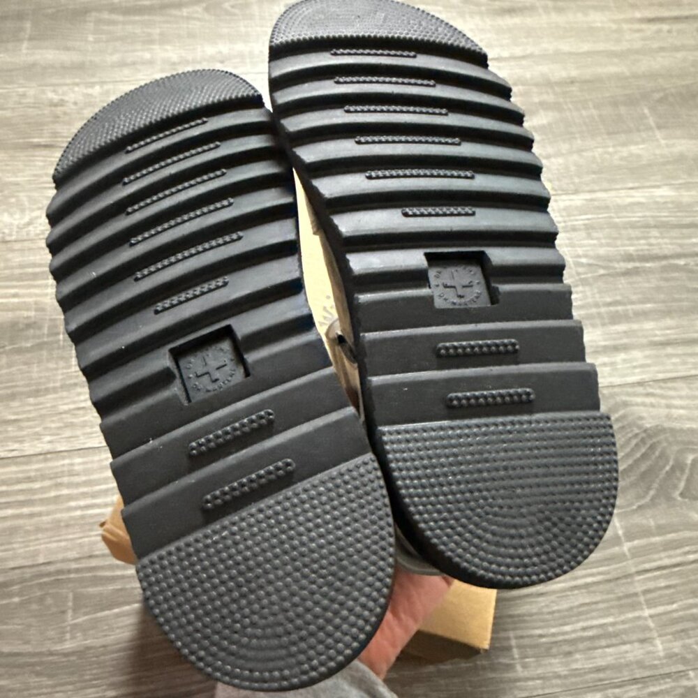 NIB Dr. Martens Vossie Y T Lamper White Unisex Big Kids Sandals Girls Size 6 - Picture 6 of 7